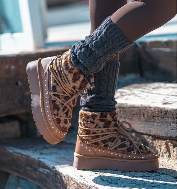 botas apres ski con pelo borrego animal print, suela alta y cordones. Veganas