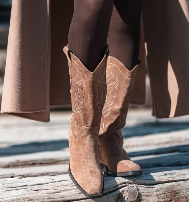 brown cowboy boots Ady
