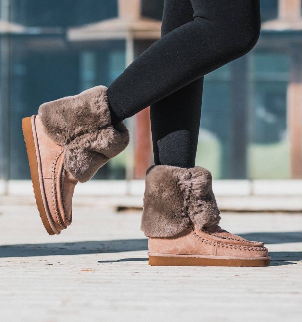 Australian high boots with stitching and synthetic fur interior. Vegan Boots