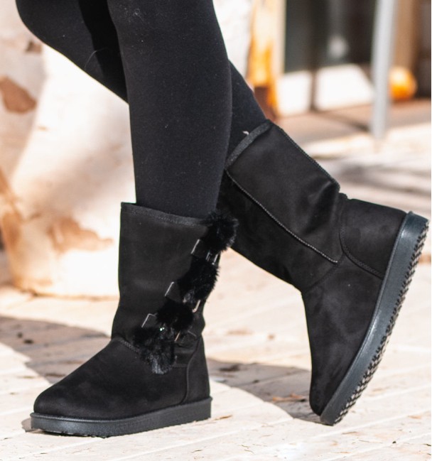 Australian mid-calf boots with buckles