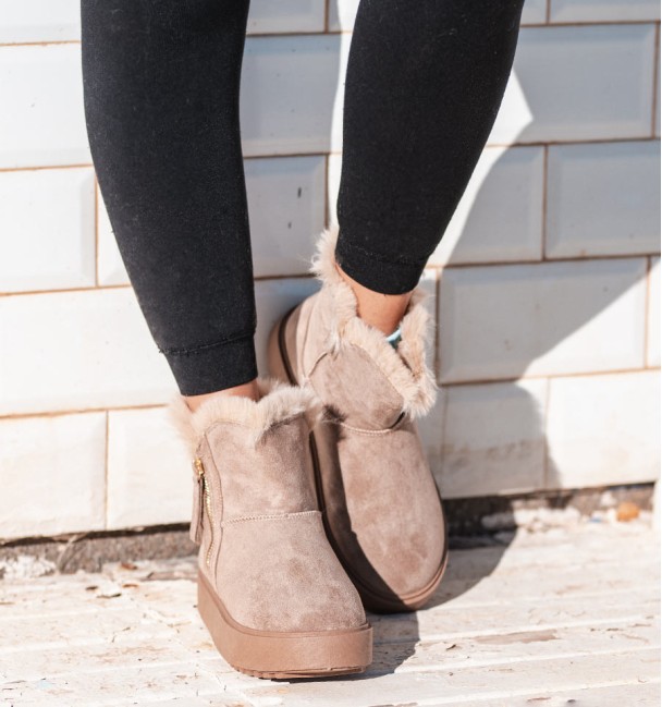 low australian boots with zip and synthetic fur lining. Vegan apre ski boots