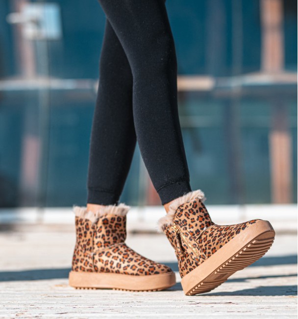 Low Aussie print boots with zip