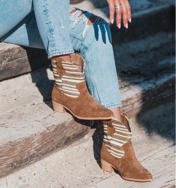 Bota campera beige tacón medio