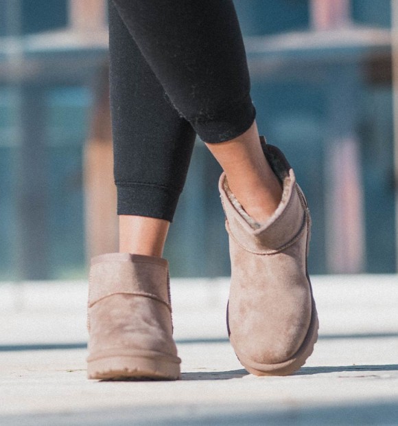 botas australianas de caña baja. Material textil en color khaki. Veganas