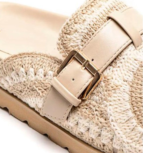 Beige clogs with crochet fabric