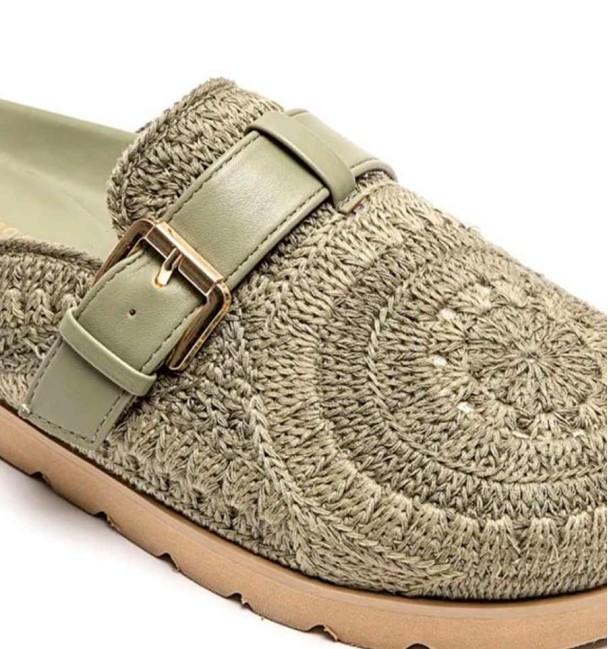 Zuecos bohochic verdes croché