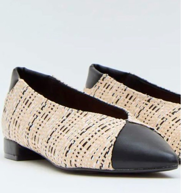 Black low heel shoes