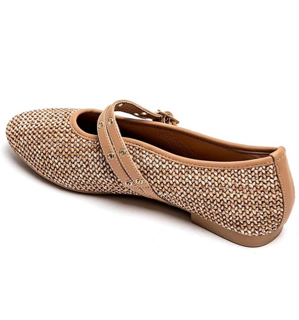 bailarinas en material tejido con textura color camel con cintas en cuerina con remaches y hebillas doradas. Animal free