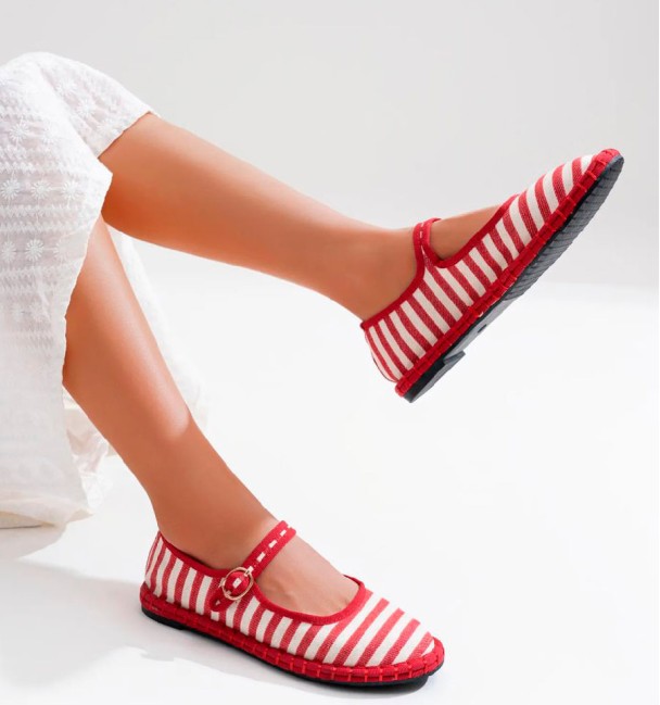 Red striped ballerinas