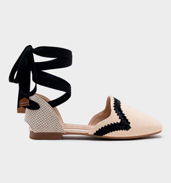 Espadrilles with ankle strap in beige and black tones 2