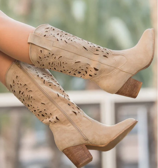 Beige cowboy boots with heel Menorca
