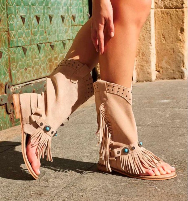 Beige bohochic sandals boots