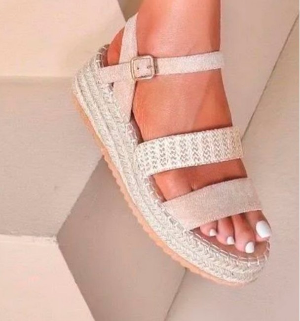 Woven beige esparto platform