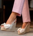 Beige esparto bow wedges