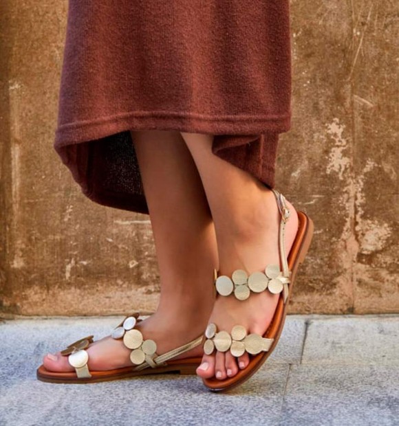 Sandalias doradas mini circulo 2