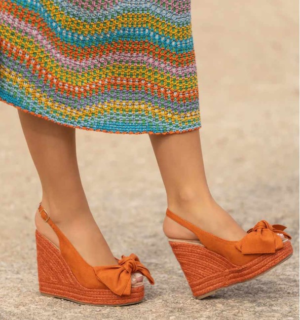 Orange esparto bow wedges