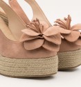 Pink esparto flower wedges
