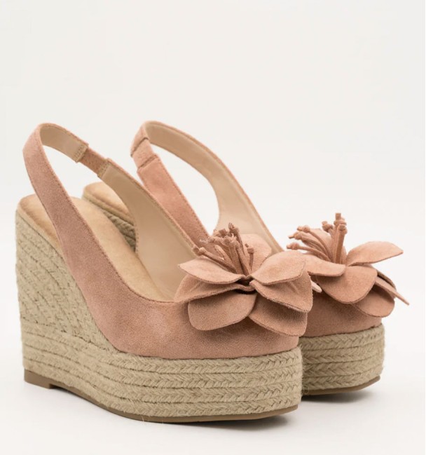 Pink esparto flower wedges