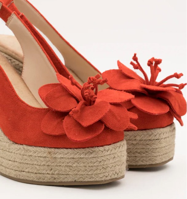 Red esparto flower wedges