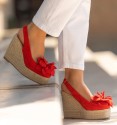 Red esparto flower wedges