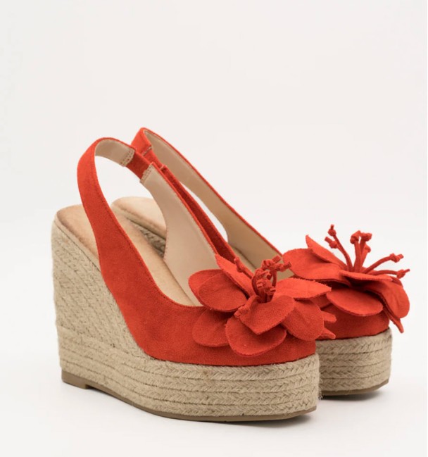 Red esparto flower wedges