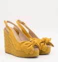 Yellow esparto bow wedges