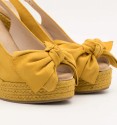 Yellow esparto bow wedges
