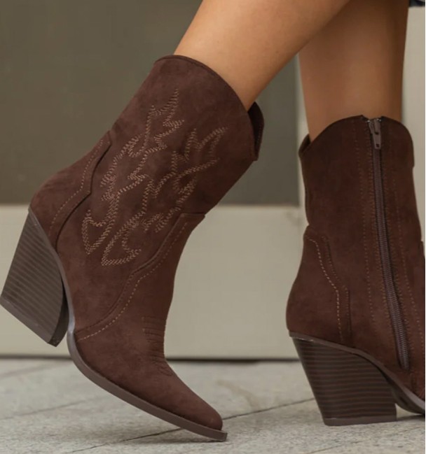 Botas cowboy de caña baja marrón café con tacón cuban