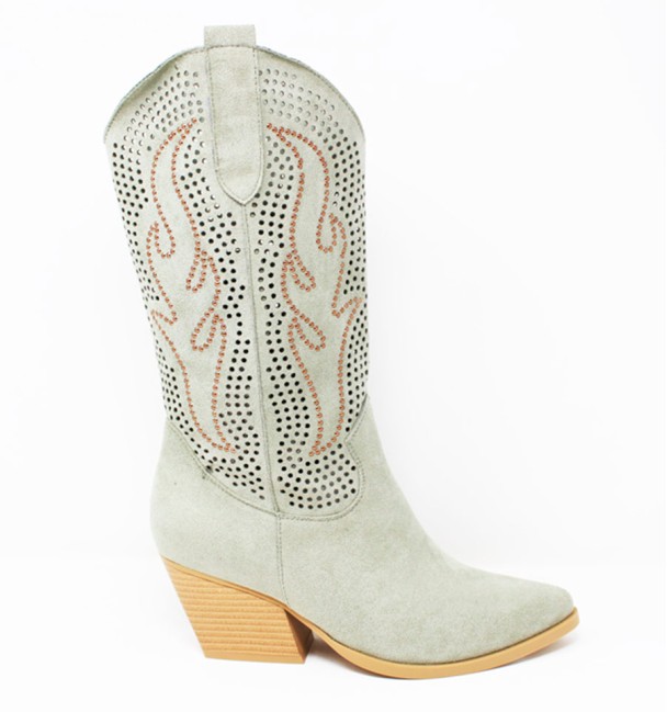 Botas camperas estilo cowboy troqueladas en color verde