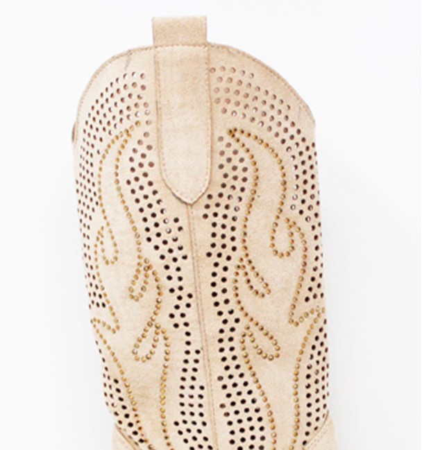 Beige cowboy boots with heel Beige cowboy boots with heel