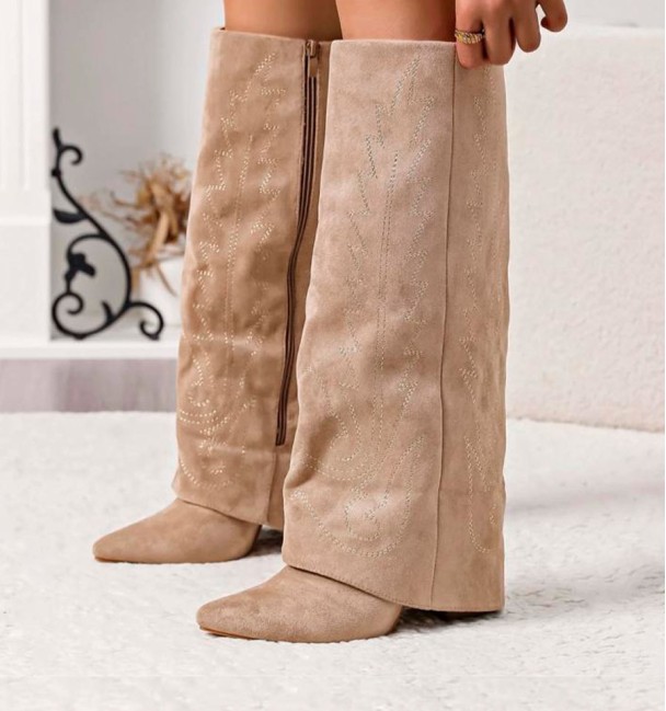 Botas altas khaki com aba e salto