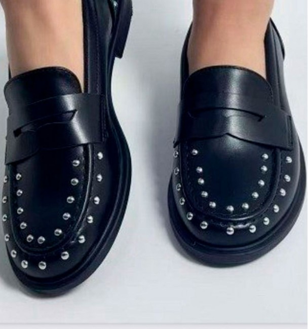 Mocassins pretos tachas