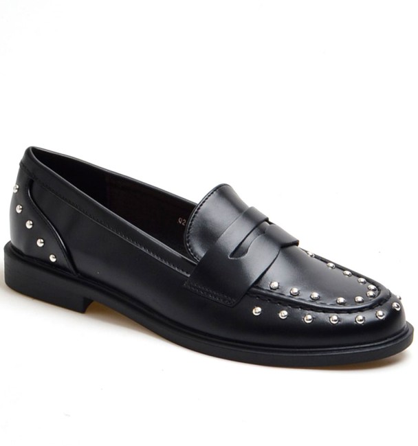 Mocassins pretos tachas