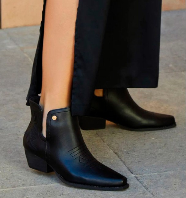 Black low Ankle boots