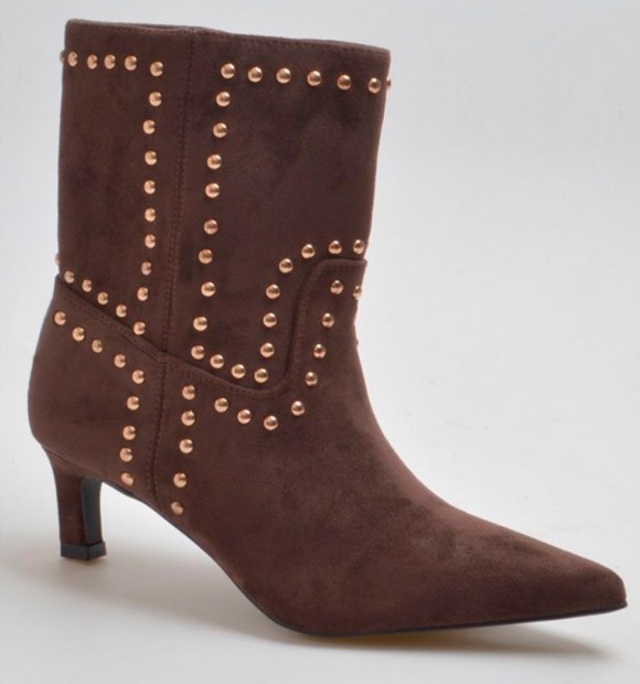 Botines de tacón fino y tachuelas 2