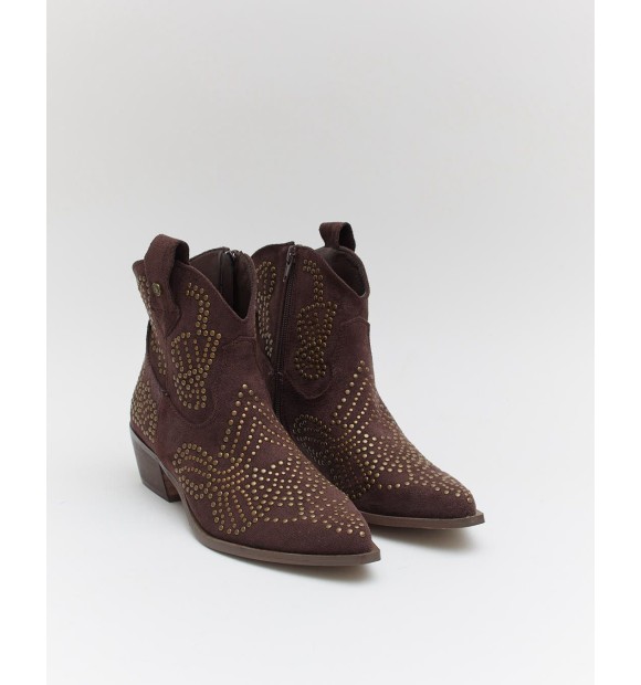 Brown cowboy boots 2