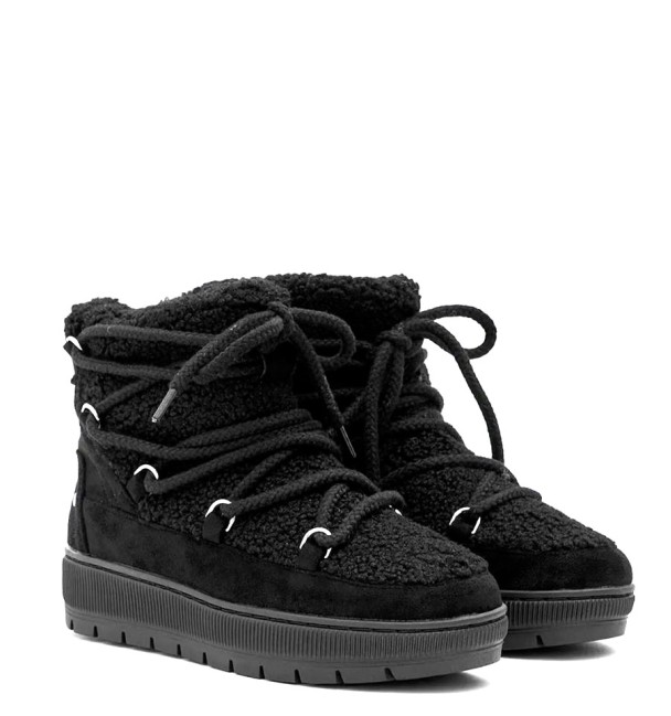 Black apres ski boots