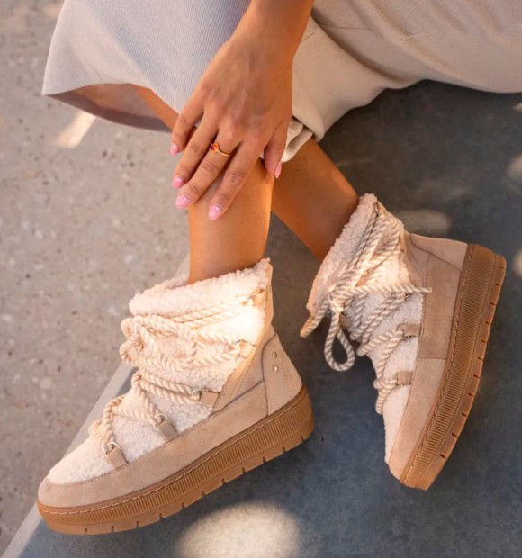 Botas apreski cordones beige