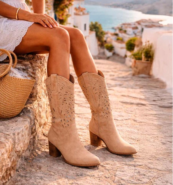Beige cowboy boots with heel Menorca