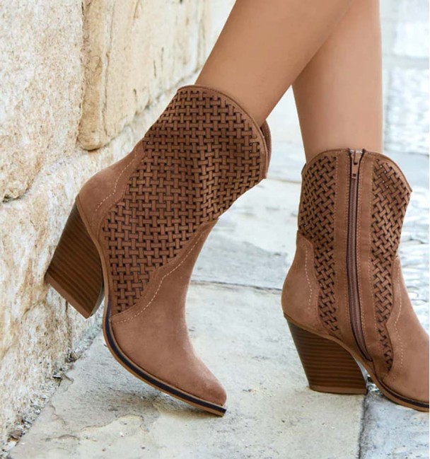 Rim Camel Boots