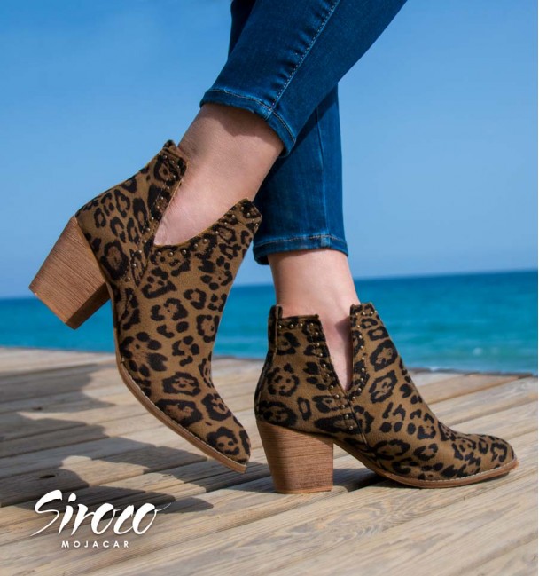 Leopard imitation open bootie with low heel Leopard imitation open bootie with low heel