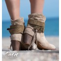 Botins castanhos taupe com tiras, tranças e salto para mulher