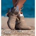 Botas marrom texano taupe com bordados e estampa branca para mulheres