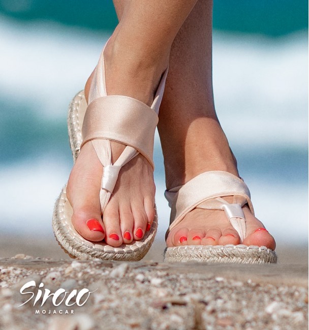 Sandalias Macarella Beige