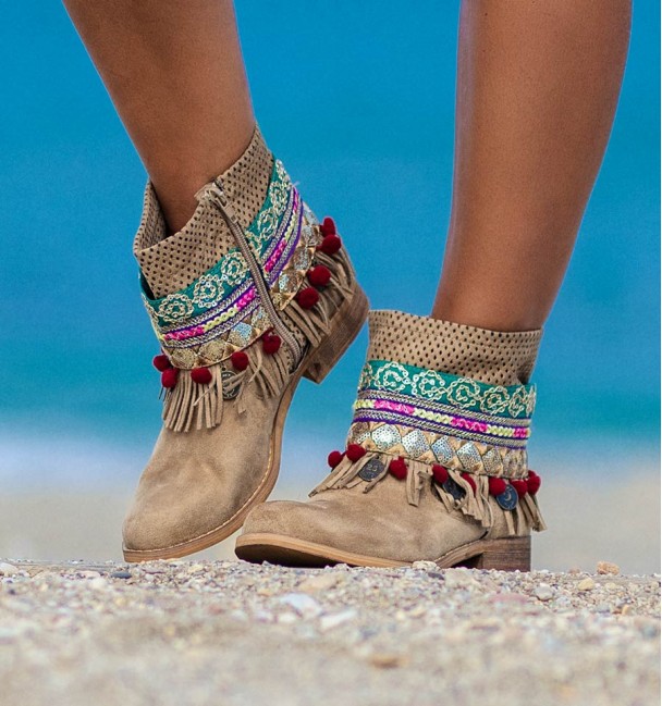 Boho ankle boots with fringes and ethnic Apache prints