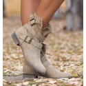 botas bajas estilo texano color beige con hebillas