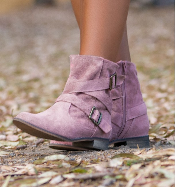 Botas baixas texanas rosa com fivelas