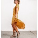 vestido boho de color amarillo mostaza de corte asimétrico con bordado