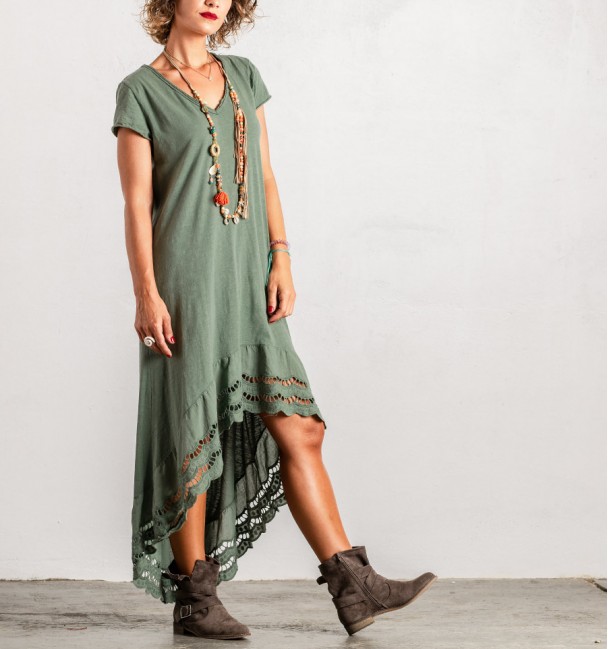 vestido largo estilo boho de color verde con estampado
