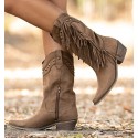 Botas camel com zíper e franjas